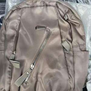 Mochila de Nailon Moderna y Versátil para Mujer, con Cierre de Cremallera y Tela Oxford, Estilo Cross-Border, Gran Venta - Product Image 6