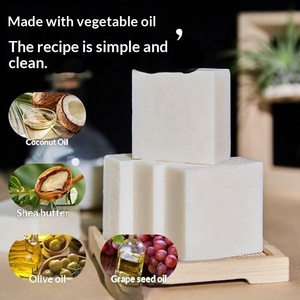 Savon Solide Hydratant Fait Main à Base de Lait de Chèvre Végétal, Procédé à Froid, pour le Corps et les Mains - Product Image 3