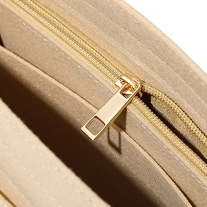 กระเป๋าจัดระเบียบเครื่องสำอางแบบพกพาสำหรับขายส่ง เหมาะสำหรับใส่ในกระเป๋าถือสุภาพสตรี ใช้ได้กับกระเป๋าโท้ทหลายแบบ กระเป๋าผ้าสักหลาด - Product Image 4