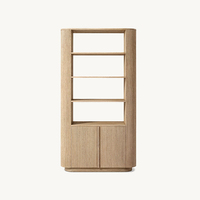 Armoire de rangement haute élégante et moderne en chêne clair cannelé à 2 portes avec étagères ouvertes, bords arrondis et base sur socle pour salon, personnalisable OEM