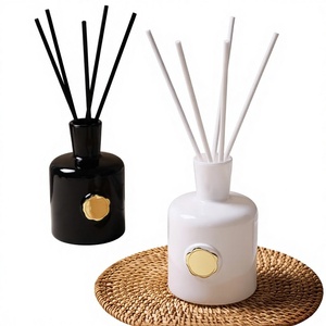 Vela Aromática con Aceites Esenciales y Cristales, Aroma Fresco, Duración de 120-180 Días, Uso en Interiores - Product Image 1