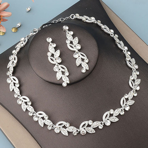 Accesorios de <span class=keywords><strong>vestido</strong></span> de diamantes de imitación con incrustaciones de calidad de lujo de gama alta, collar de cristal de gota de agua, conjunto de joyería - Product Image 2