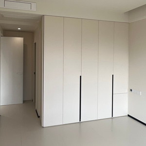 Armoire de Chambre Moderne Sur Mesure, Autoportante, Durable et Écologique avec Coiffeuse Personnalisée pour Familles et Villas - Product Image 2