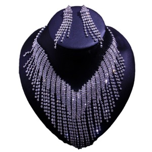 Parure Collier et Boucles d'Oreilles Vintage Glamour avec Strass et Pompons - Bijoux de Mariage Plaqué Argent pour Femme, Accessoires Scintillants en Gros - Product Image 5
