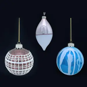Personalizado personalizado claro corte vazio vidro handmade pendurado árvore de Natal globo bola ornamento encantos pingentes conjunto fabricação