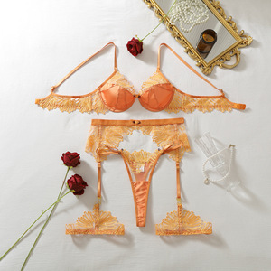 <span class=keywords><strong>Ensemble</strong></span> de Lingerie Sexy en Satin Brodé Floral 4 Pièces avec <span class=keywords><strong>Porte</strong></span>-Jarretelles Taille Basse, Soutien-Gorge, Jarretière et Cuirlande de Jambe Transparente à Découpes – Tenue Intime Érotique - Product Image 4