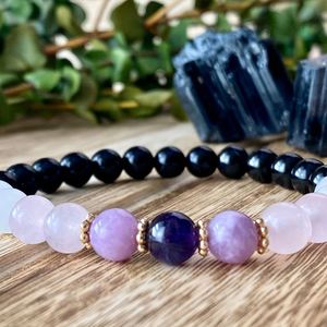 Bracelet en pierre naturelle avec perles de verre colorées, symbole de force et de courage, livraison rapide, design personnalisé - Product Image 5