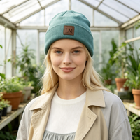 Casquette en acrylique personnalisée avec logo en PU, faible MOQ, haute qualité, douce et chaude, unisexe, pour l'hiver, le camping, les activités de plein air et la vie quotidienne