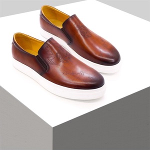 Mocasines de Hombre de Alta Calidad, Estilo Europeo Americano, Diseño Británico Moderno con Grabado Láser, Punta Ligeramente Puntiaguda, Estilo Casual - Product Image 1
