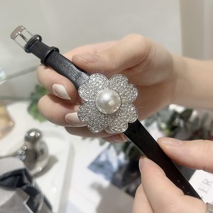 <span class=keywords><strong>Montre</strong></span> pour <span class=keywords><strong>femme</strong></span> Scottie de haute qualité, nouveau design, boutique spécialisée, <span class=keywords><strong>tendance</strong></span> de la mode, <span class=keywords><strong>montre</strong></span> à quartz, couverture à rabat fleurie, <span class=keywords><strong>montre</strong></span> de personnalité - Product Image 5
