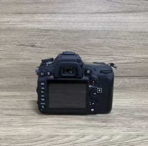 Appareil photo reflex numérique Nikon D7000 d'occasion à bas prix avec objectif 18-105 mm, format APS-C, capteur CMOS 16,2 mégapixels, vente en gros - Product Image 6