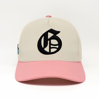 Gorra de Béisbol Personalizada Estilo Street Snapback, Bordado 3D en Relieve, Dos Tonos Crema y Rosa, 6 Paneles, Sarga de Algodón, Logotipo de Silicona