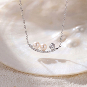 Collar de Plata S925 con Doble Perla de Agua Dulce y Colgante de Barra Arqueada con Diamantes CZ, Regalo de Joyería para Mujer - Product Image 3