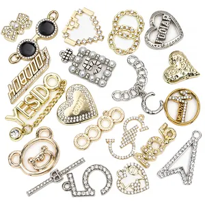 Accessoires de vêtement logo de marque étiquette en métal gaufré or logo en métal personnalisé perle strass étiquettes en métal gravables personnalisées