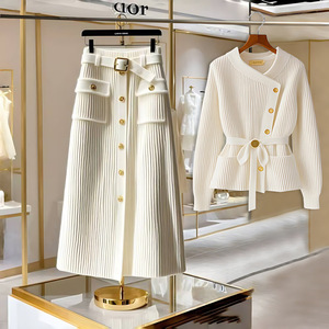 <span class=keywords><strong>Gonna</strong></span> <span class=keywords><strong>lunga</strong></span> a vita alta <span class=keywords><strong>in</strong></span> <span class=keywords><strong>maglia</strong></span> a trapezio stile Casual nera Super bella e unica di fascia alta - Product Image 1