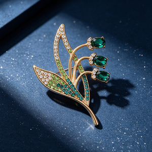 Broche de Cristal Esmeralda com Design Floral Elegante, Broche de Flor com Strass Brilhante para Mulheres, Convidadas de Casamento, Uso Diário no Escritório - Product Image 1