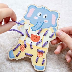 Cadeau d'anniversaire pour enfants : Jouets charmants, panneaux de cartes à lacer en bois en forme d'animaux mignons (dinosaures), ensemble d'activités de correspondance et de traçage - Product Image 1