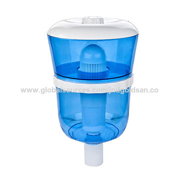 Фильтр для воды емкостью 12 л и общим выходом 450 л