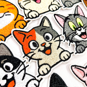 漫画猫パッチ刺繍子猫バッジかわいい動物アイロン接着ステッカー覗き見猫アップリケ子供服ジャケット装飾用 - Product Image 2