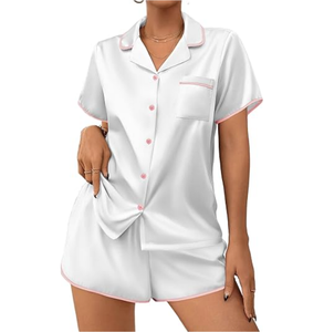 Set Pigiama in Raso per Donna del Produttore, Lussuoso Abbigliamento <span class=keywords><strong>da</strong></span> <span class=keywords><strong>Notte</strong></span> Setoso, Top con <span class=keywords><strong>Bottoni</strong></span> a <span class=keywords><strong>Maniche</strong></span> <span class=keywords><strong>Corte</strong></span> e Pantaloncini, Set Pigiama per Ragazze - Product Image 1