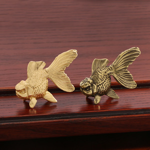 Nouvelle poignée de porte en fonte de style <span class=keywords><strong>chinois</strong></span> en forme de <span class=keywords><strong>poisson</strong></span> <span class=keywords><strong>rouge</strong></span> pour armoires domestiques - Product Image 1