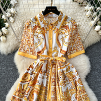Robe chemise élégante dorée et blanche imprimée, coupe trapèze, pour femme, à manches courtes, ceinturée, décontractée, longueur midi, pour le quotidien et les soirées
