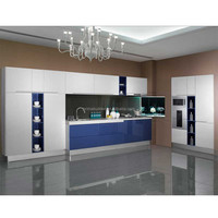 Armoire de cuisine avec porte-bouteilles et système de suspension pour verrerie
