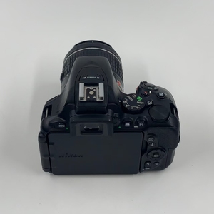 Appareil photo reflex numérique <span class=keywords><strong>Nikon</strong></span> <span class=keywords><strong>D5500</strong></span> d'occasion original, 18-55mm VR, 24,2MP, écran tactile, Wi-Fi, écran inclinable, qualité supérieure, reconditionné pour la revente en gros - Product Image 4