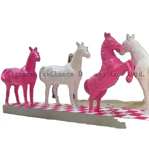 Shopping mall decor-caballo grande de resina personalizado, color rosa y blanco