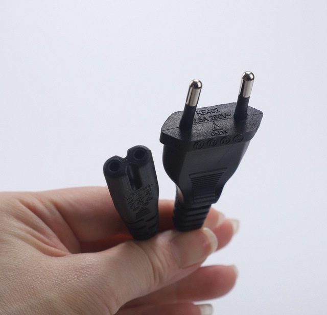 1.5m Black European Ac Type F Plug Right Angle Cee7/7 to C7 Iec Power Cord for Computer Projector