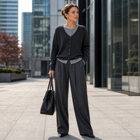 Fabrikverkauf: Damen-Strickjacke im Zweiteiler-Look aus Nylon, Viskose, Baumwolle und Polyester für Freizeit- und Alltagsoutfits