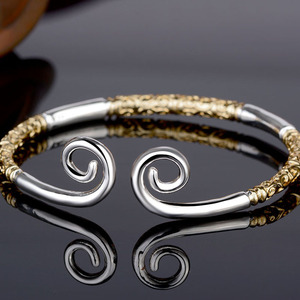 Unisex Retro Golden Cudgel pulsera Punk diamante incrustado mariposa patrón inspirado moda <span class=keywords><strong>mono</strong></span> rey hombres mujeres - Product Image 4