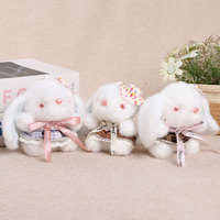 Nouveau style Pendentif poupée en peluche lapin habillé, Cadeau de fête, Breloque lapin douce et adorable, Souvenir pour meilleures amies, Vente en gros, Polyester