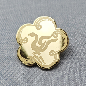 Op maat gemaakte roestvrijstalen naamplaatjes, laser gegraveerd, UV 24K goud elektrolytisch verguld, premium gouden metalen badge voor mode. - Product Image 2