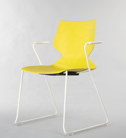 Chaise de salle à manger ergonomique et écologique, norme EN16139, capacité 150 kg, coque en plastique robuste et pieds en métal, empilable