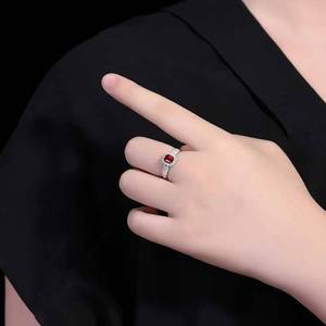 แหวนทองคำ 18K ประดับทับทิมสีแดงเลือดนก 1.03 กะรัต แบบไม่ผ่านการอบ พร้อมเพชรธรรมชาติ 68 เม็ด สำหรับผู้หญิง งานแต่งงาน เครื่องประดับชั้นดี - Product Image 5