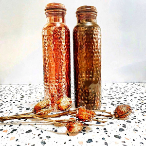 Ensemble de bouteilles d'eau en cuivre texturé, anti-fuite, réutilisables, pour la cuisine, la salle à manger, les voyages, le bureau, le bien-être et l'hydratation - Product Image 1