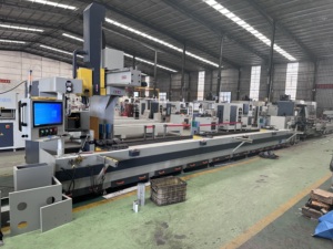 Centro de Mecanizado CNC de Perfiles de Aluminio Industrial de Cuatro Ejes para la Fabricación de Ventanas y Puertas - Product Image 1