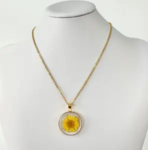 New Birthflower Round Resin Natural Daisy Rose Birthday Real Dried 12 Birth Month Pressed Flower Pendant Necklace Jewelry