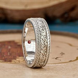 Anillo de diamantes de alta gama con un diseño intrincado y un brillo radiante para un uso imponente. - Product Image 4