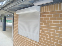 Marco de aluminio Exterior Louvre Windows Rolling Shutter Glass PVC Blade Security Storm Shutter para apartamento Hotel Roller Blind