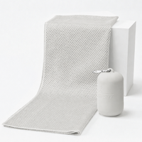 Serviette de sport rafraîchissante en microfibre 30*100cm avec logo personnalisé, idéale pour la gym, serviette glacée avec bouteille en plastique – Vente en gros