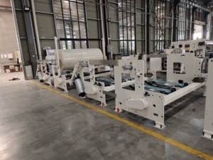Petite machine de fabrication de papier hygiénique entièrement automatique Machine à plastifier les tissus en pulpe <span class=keywords><strong>Production</strong></span> de tissus en rouleau de bois pur - Product Image 4