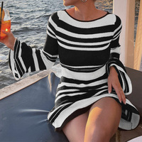 Robe mini vintage décontractée noire et blanche à rayures horizontales, personnalisée, à manches longues, en maille, dos ouvert, avec lien à nouer à la taille, coupe trapèze
