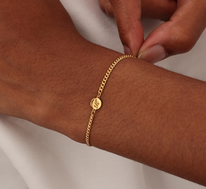 Nouveaux bracelets pour femmes en acier inoxydable gravés personnalisés, mini-charmes en forme de cercle et de cœur, chaîne fine, nom empilable, bijoux délicats - Product Image 2