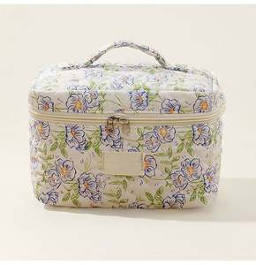 Sac à pinceaux de maquillage matelassé Travel Designer, pochette de toilette cosmétique mignonne recyclée pour femmes - Product Image 6