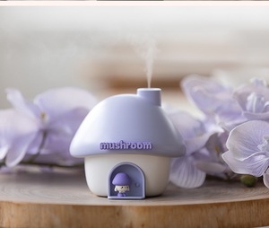 Humidificateur en forme de maison champignon mignon : 2000 mAh, 300 ml, brume nano silencieuse, lumière 7 couleurs, diffuseur USB de bureau pour la maison, le bureau et comme cadeau - Product Image 2