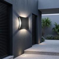 Applique murale LED carrée moderne en aluminium noir à finition lisse CE pour extérieur et intérieur