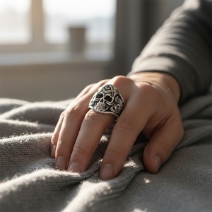 Bagues en acier inoxydable fin, style Viking Gothique, avec incrustation de crâne vintage argenté, pour usage quotidien, idéales comme cadeaux unisexes pour hommes, vente en gros - Product Image 6