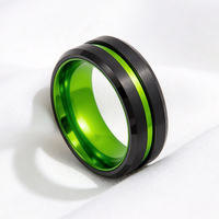 Bague de mariage en carbure de tungstène noir de 8 mm avec intérieur en aluminium vert pour homme, durable, vente en gros, alliance de fiançailles, personnalisable OEM & ODM